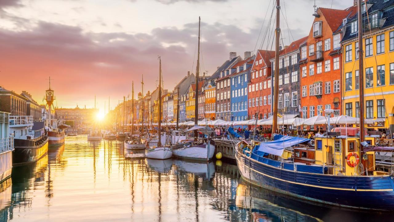 Lovely 3Br Manor Apartment 5 Min From Tivoli Gardens Copenhagen Luaran gambar
